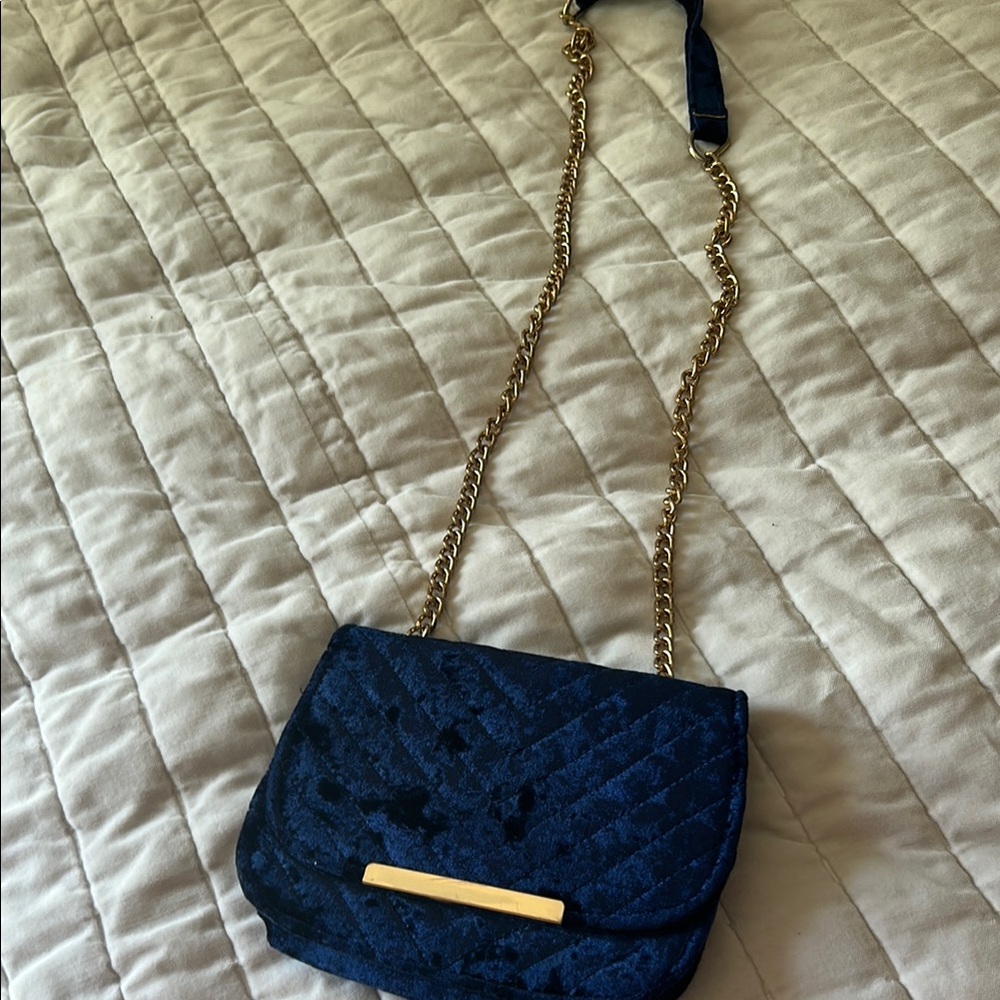 Elegant Blue Quilted Chain Bag